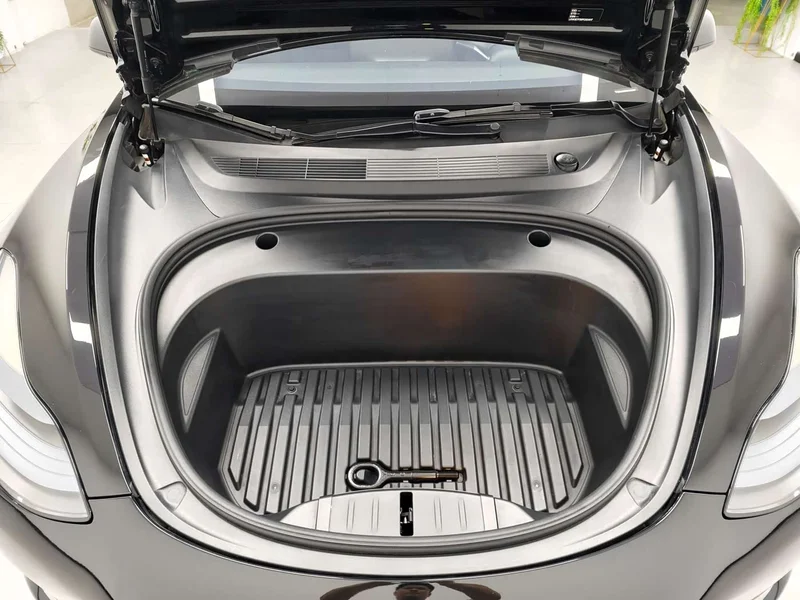 Tesla Model 3 — фото 10