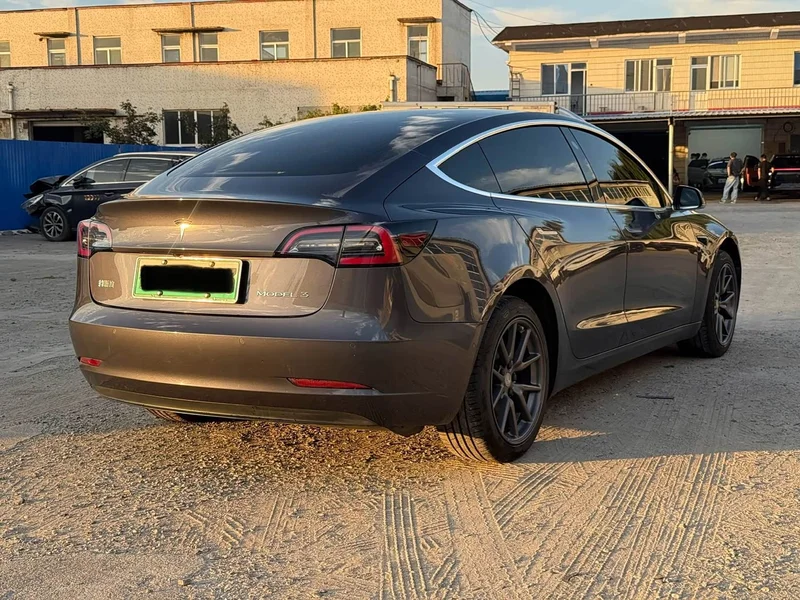 Tesla Model 3 — фото 3