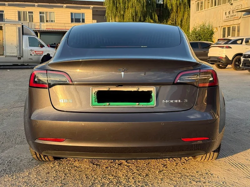 Tesla Model 3 — фото 4