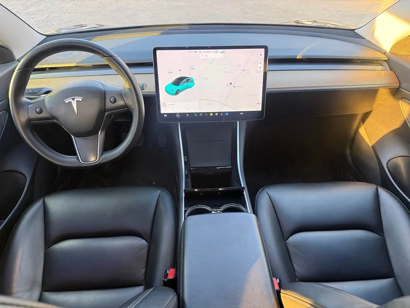 Tesla Model 3 — фото 7