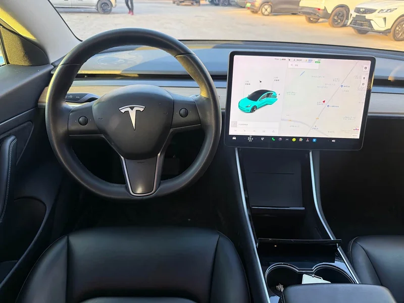 Tesla Model 3 — фото 8
