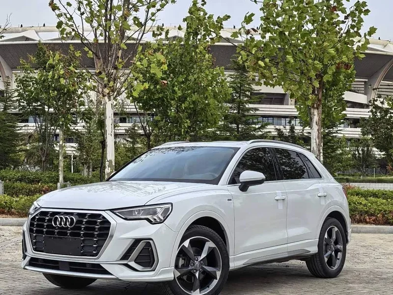 Audi Q3 — фото 1