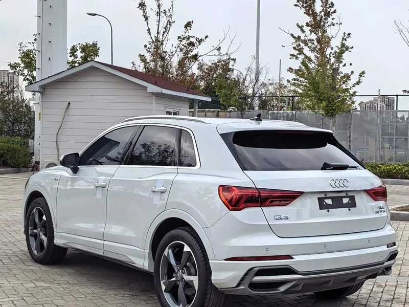 Audi Q3 — фото 12