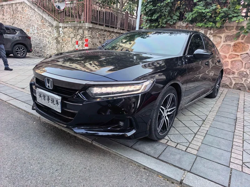 Honda Accord — фото 1