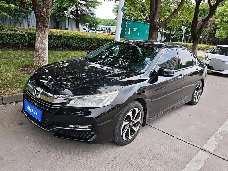 Honda Accord — фото 1