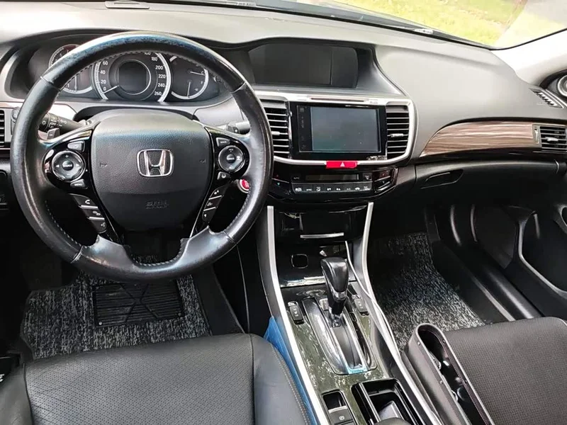 Honda Accord — фото 12