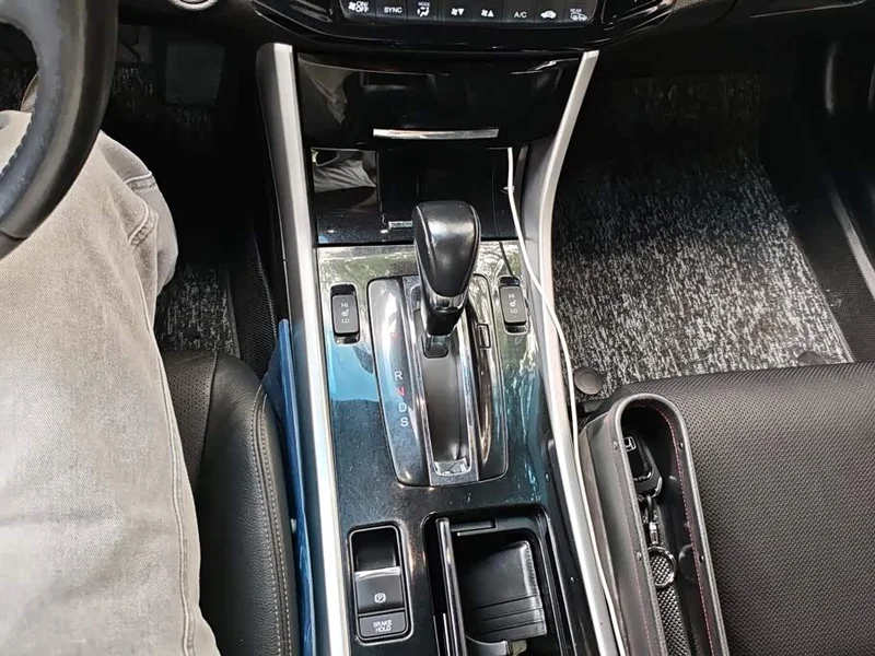 Honda Accord — фото 16