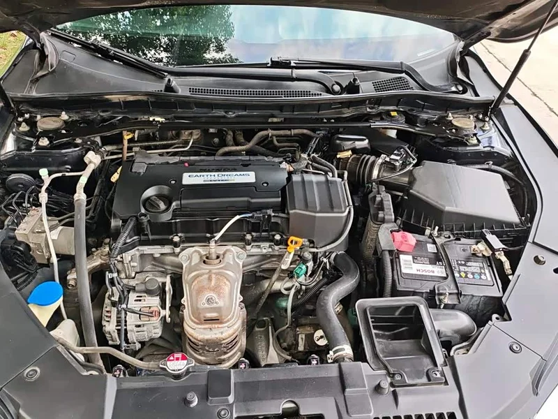 Honda Accord — фото 10