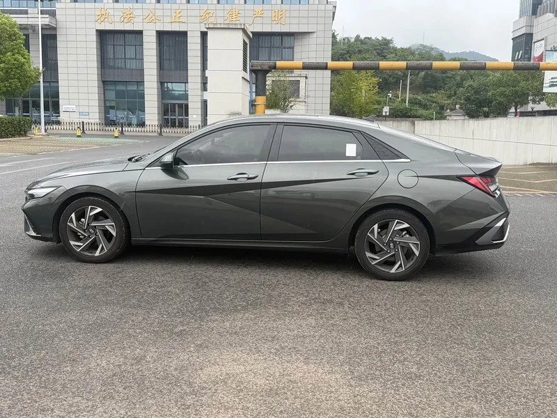 Hyundai Elantra — фото 6