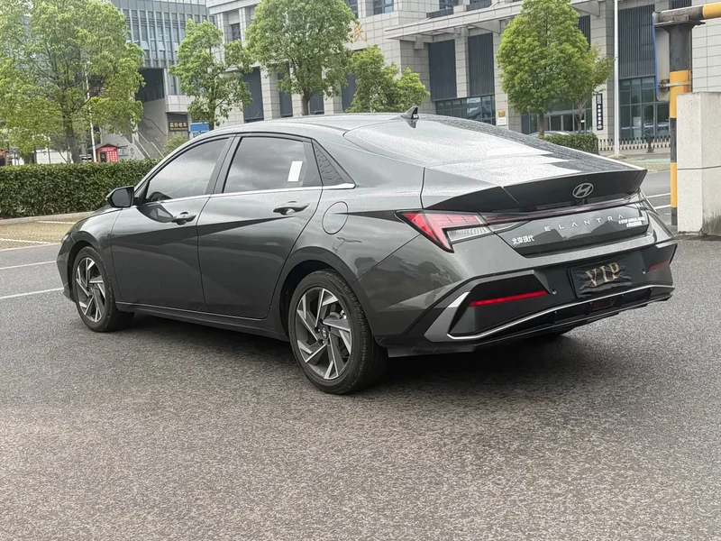 Hyundai Elantra — фото 8