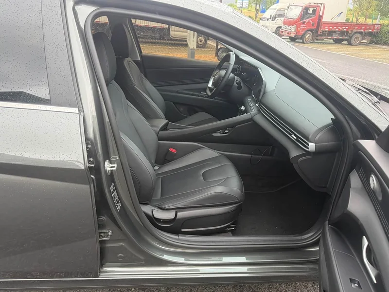 Hyundai Elantra — фото 10