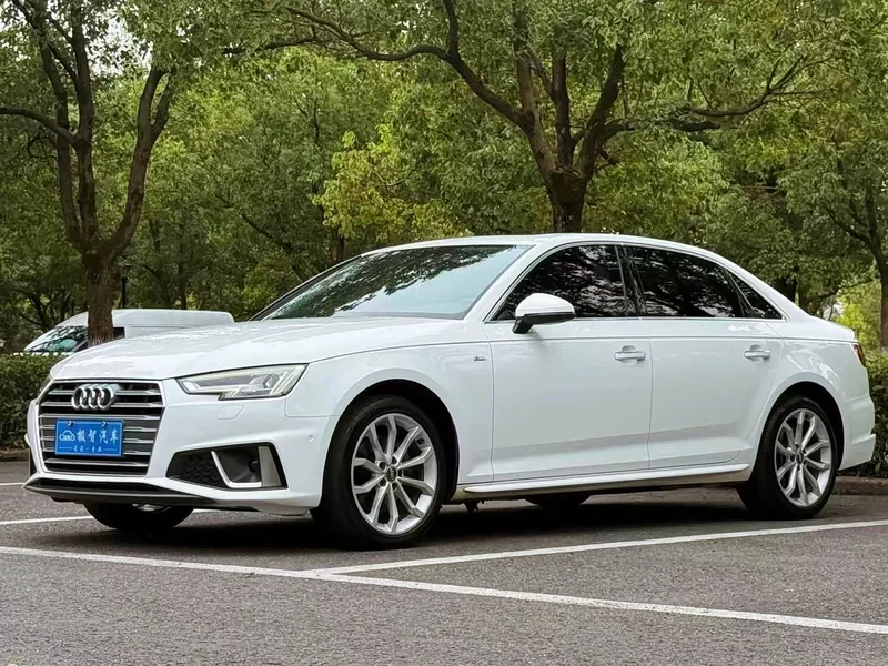 Audi A4L — фото 1