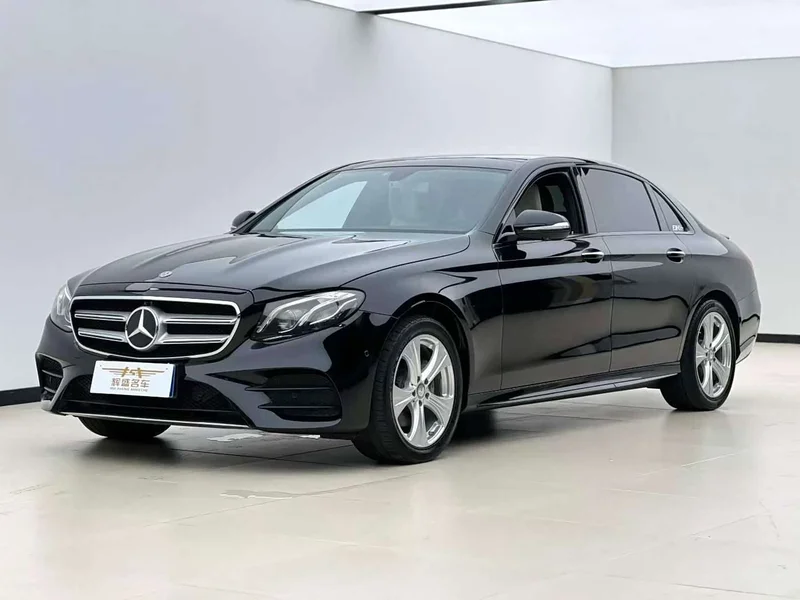 Mercedes-Benz E-Class — фото 1