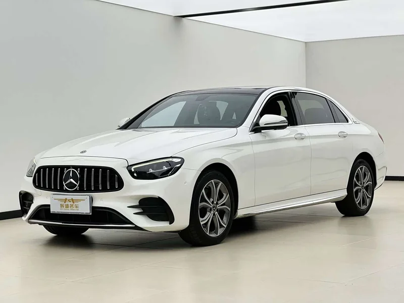 Mercedes-Benz E-Class — фото 1