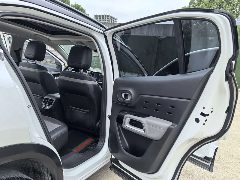 Peugeot C5 Aircross — фото 17