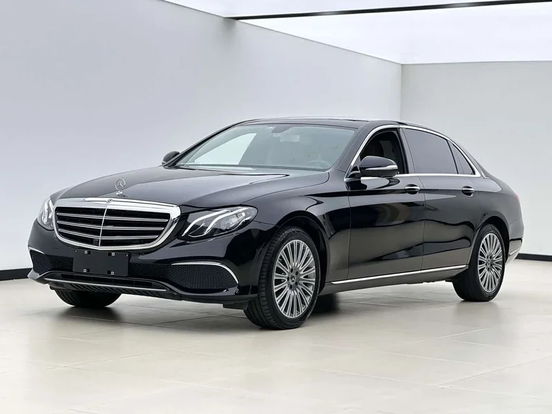 Mercedes-Benz E-Class — фото 1