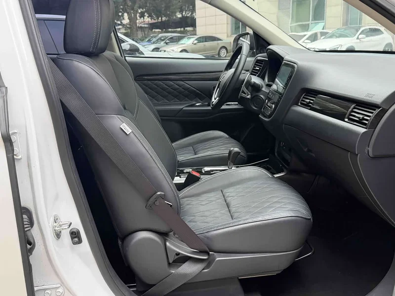 Mitsubishi Outlander — фото 11