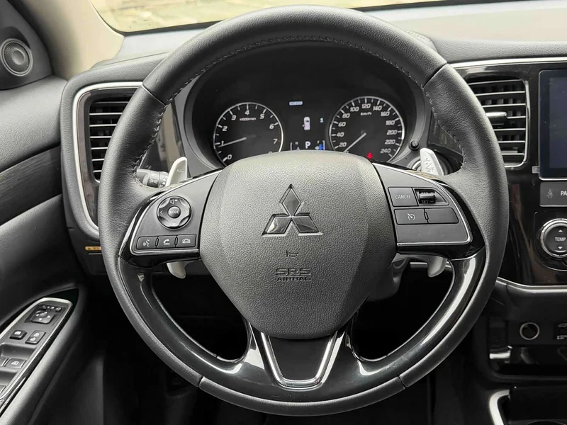 Mitsubishi Outlander — фото 14