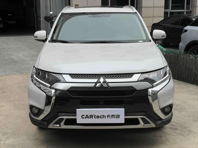 Mitsubishi Outlander — фото 2