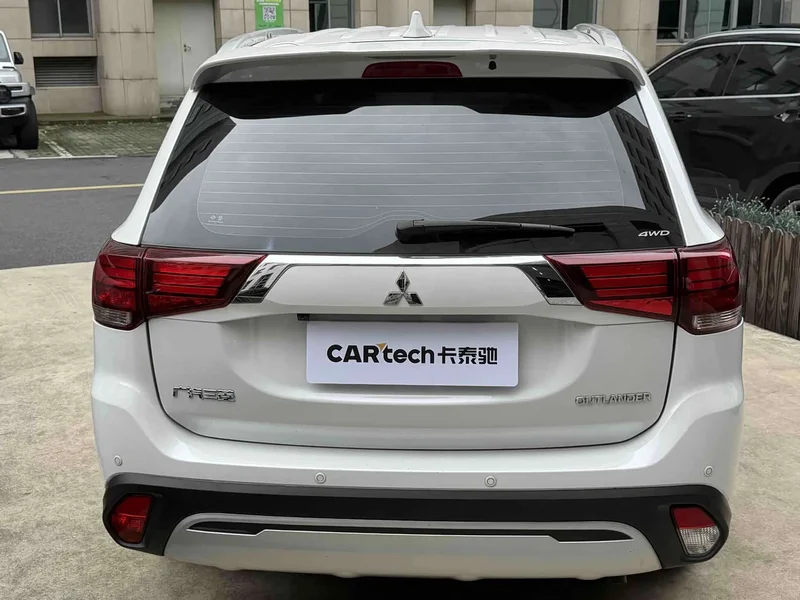 Mitsubishi Outlander — фото 4