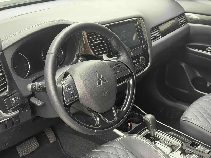 Mitsubishi Outlander — фото 8