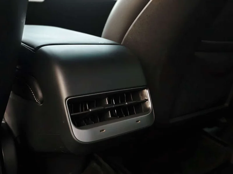Tesla Model Y — фото 13