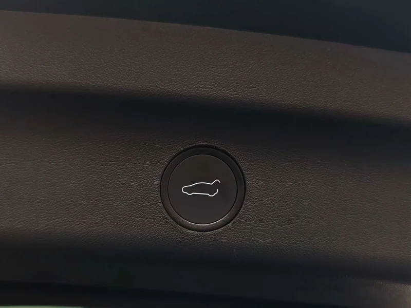 Tesla Model Y — фото 16