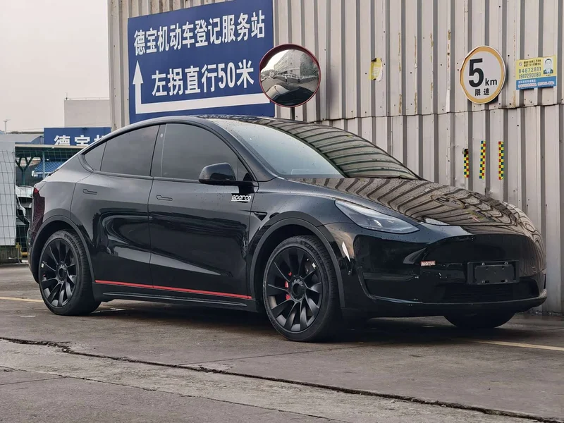 Tesla Model Y — фото 3