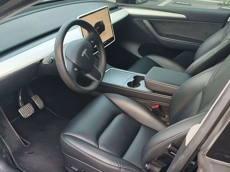 Tesla Model Y — фото 8