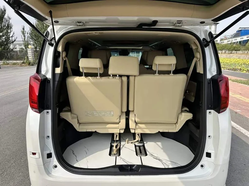 Toyota Alphard — фото 14