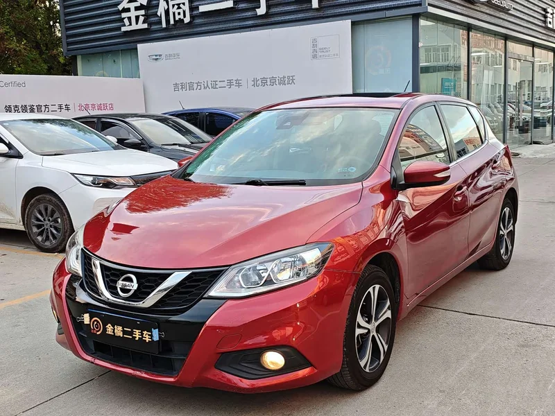 Nissan Tiida — фото 1