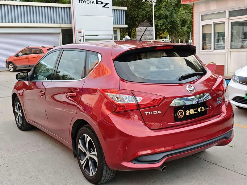 Nissan Tiida — фото 2