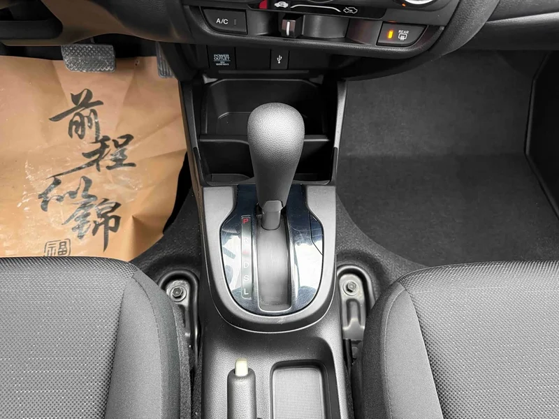 Honda Fit — фото 11