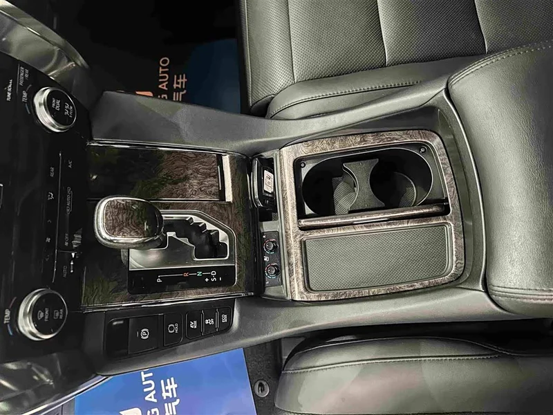 Toyota Alphard — фото 11