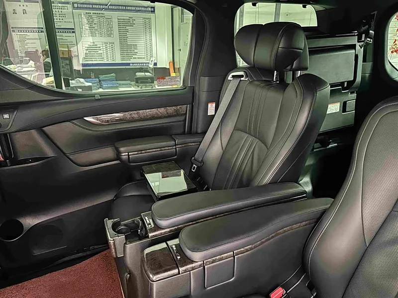 Toyota Alphard — фото 14