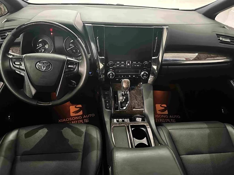 Toyota Alphard — фото 15