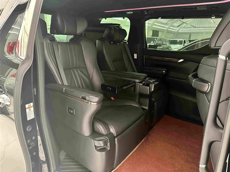 Toyota Alphard — фото 16