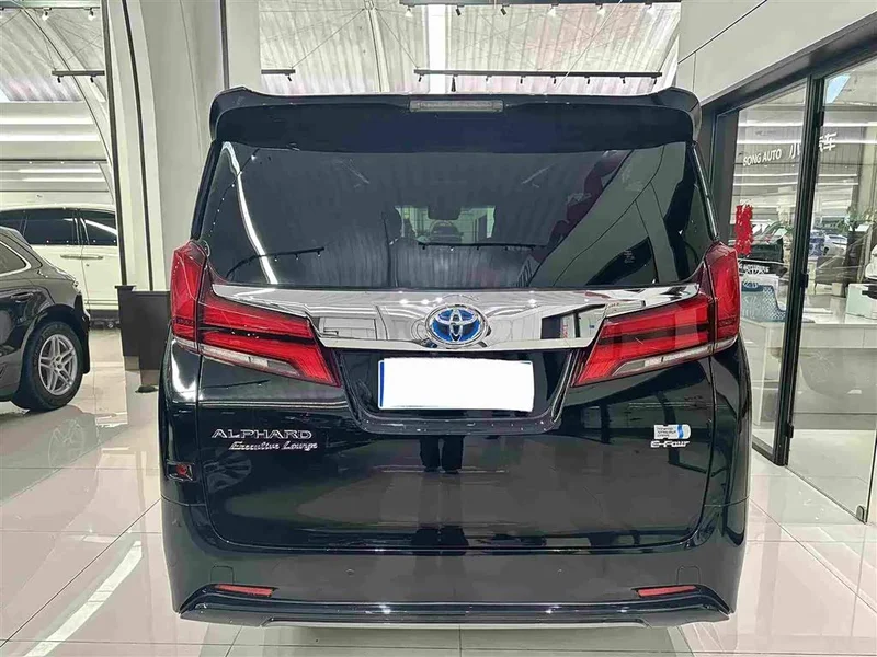 Toyota Alphard — фото 20