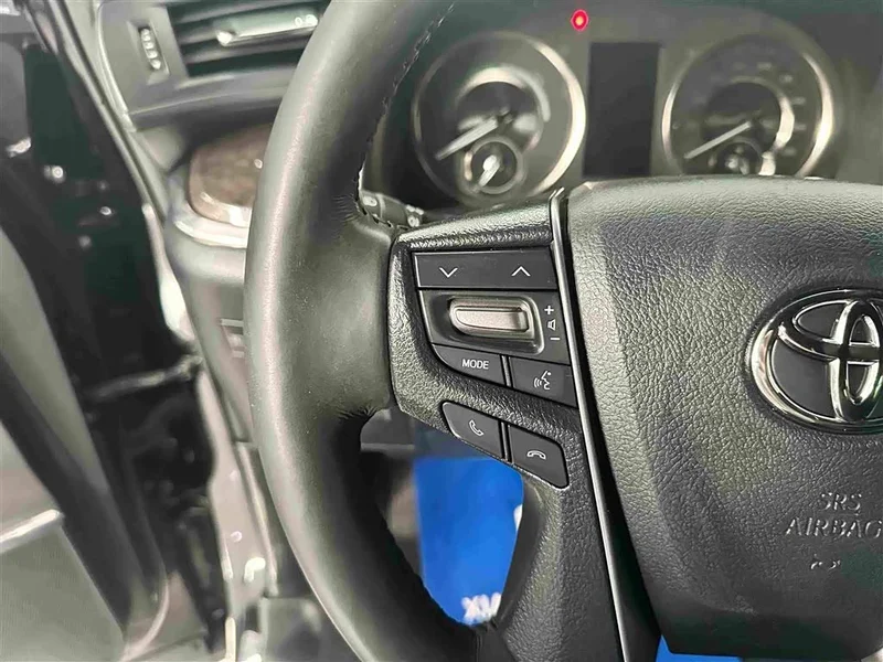 Toyota Alphard — фото 9