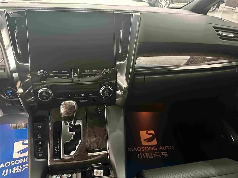 Toyota Alphard — фото 10