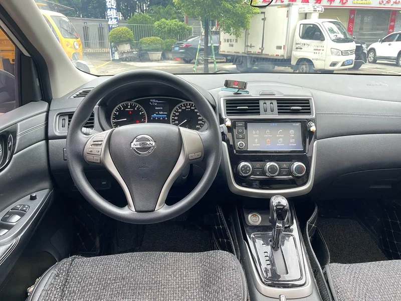 Nissan Tiida — фото 12