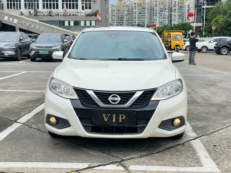 Nissan Tiida — фото 2