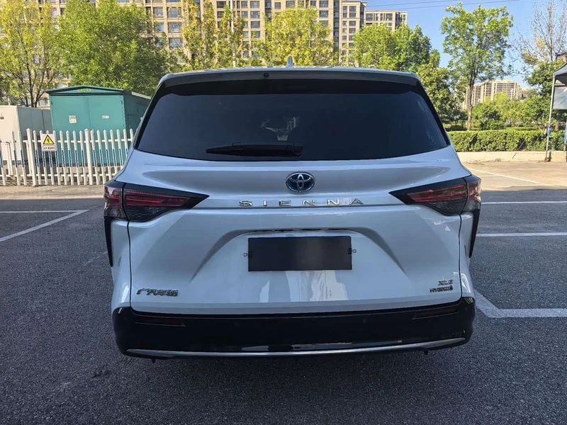Toyota Sienna — фото 12