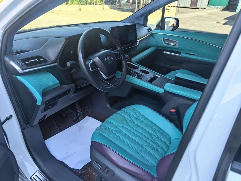 Toyota Sienna — фото 4