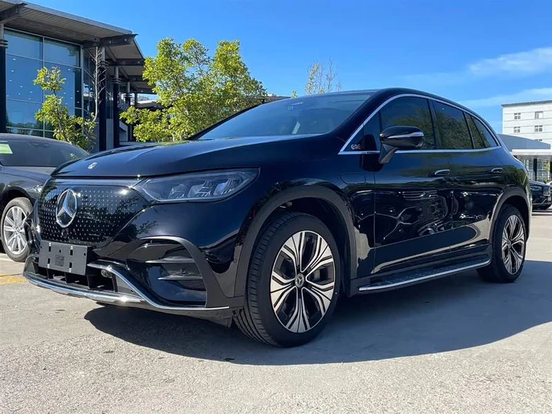 Mercedes-Benz EQE SUV — фото 1