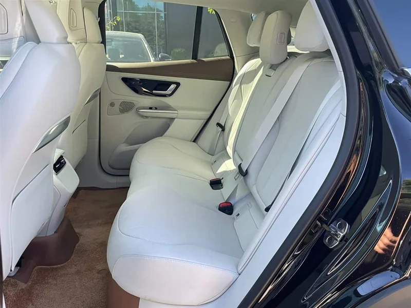 Mercedes-Benz EQE SUV — фото 12