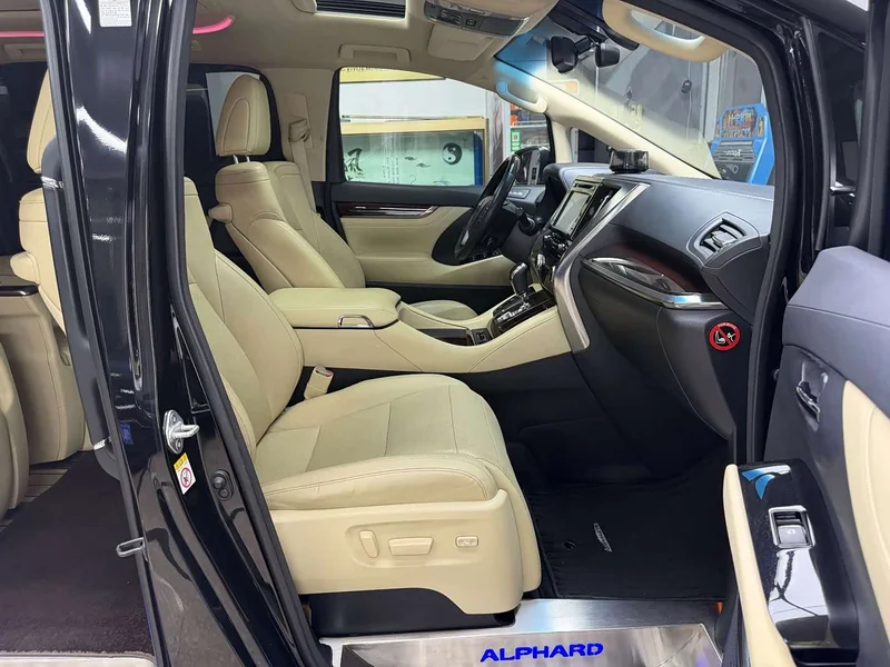 Toyota Alphard — фото 13