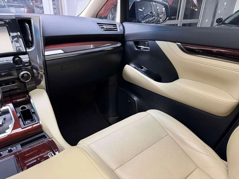 Toyota Alphard — фото 14