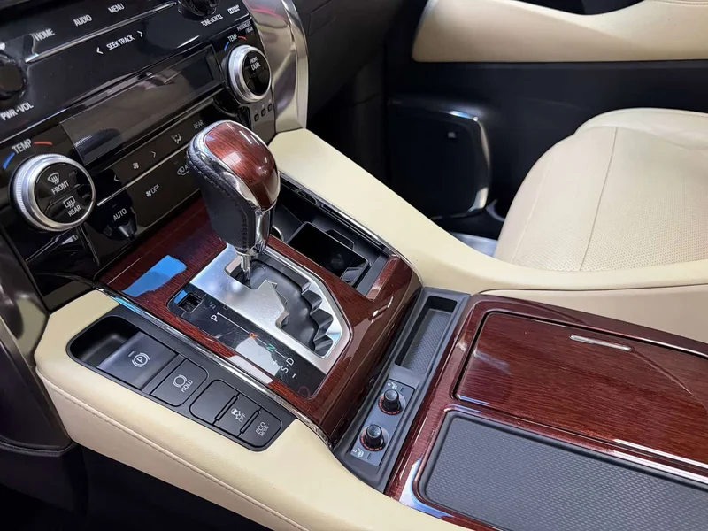 Toyota Alphard — фото 15