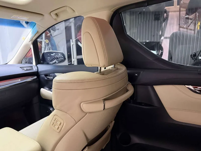 Toyota Alphard — фото 19